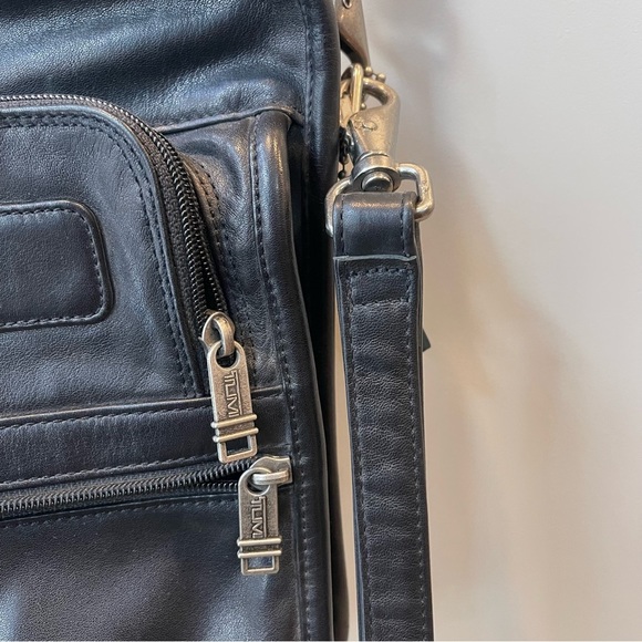Tumi Tech Leather Crossbody Black Travel Bag Carryall Multi Pocket Messenger - Picture 2 of 10
